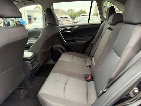 Used 2025 Toyota RAV4 XLE AWD/4WD image 10