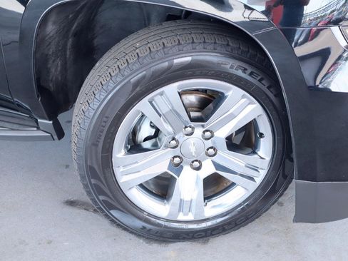 Used 2016 Chevrolet Tahoe LT w/ Luxury Package RWD image 3