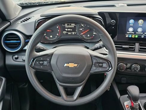 Certified 2025 Chevrolet Trax LS image 20