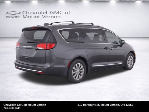 Used 2018 Chrysler Pacifica Touring-L Plus FWD image 4