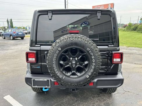 Used 2023 Jeep Wrangler Unlimited w/ Sun & Screen Package AWD/4WD image 5