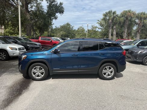Used 2020 GMC Terrain SLE w/ Driver Convenience Package FWD image 3
