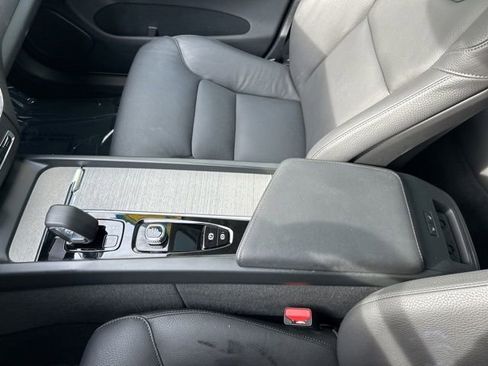 Certified 2025 Volvo XC60 B5 Plus image 25