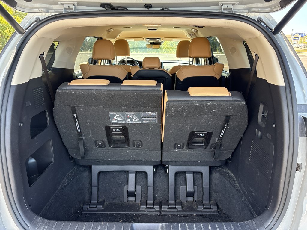 Used 2024 Kia Carnival EX FWD image 20