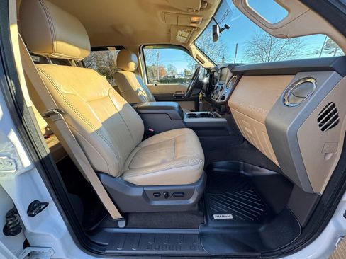 Used 2015 Ford F450 Lariat w/ Lariat Interior Package image 20