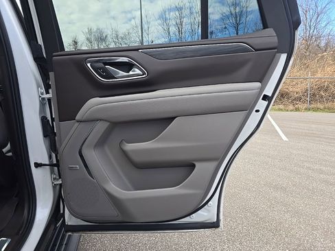 Used 2023 GMC Yukon SLT w/ SLT Luxury Package image 33