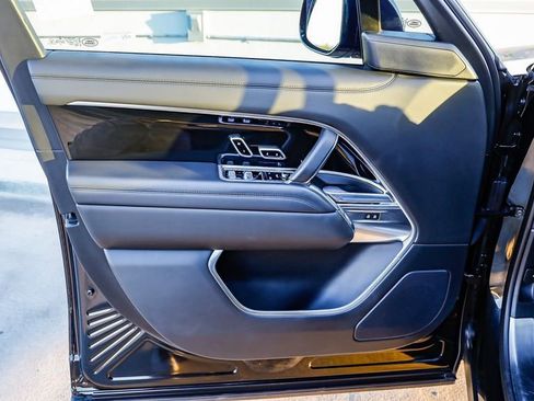 Used 2023 Land Rover Range Rover SE image 25