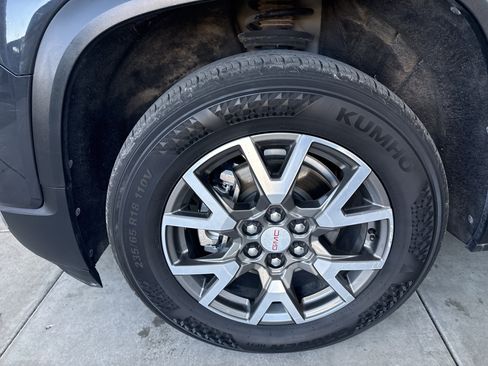 Used 2020 GMC Acadia SLE w/ Driver Convenience Package image 8