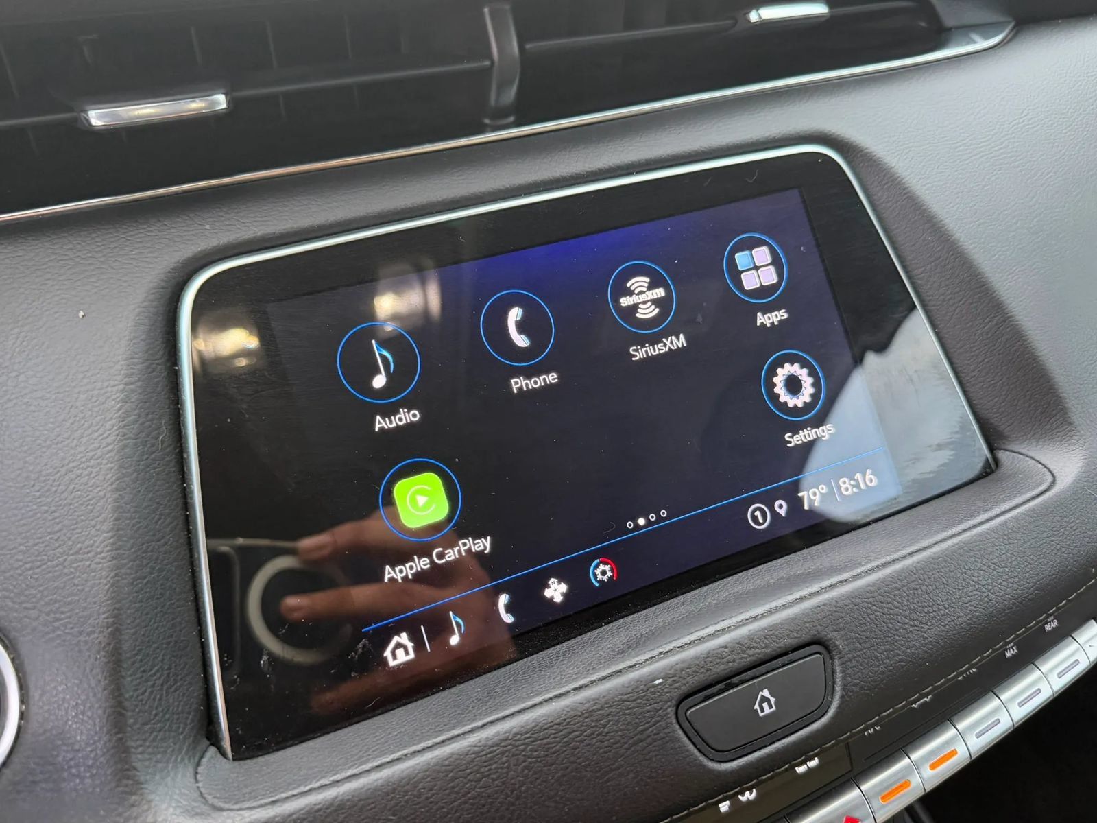 Used 2023 Cadillac XT4 Luxury w/ Cold Weather Package FWD image 30