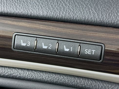 Used 2015 Lexus LS 460 AWD image 26