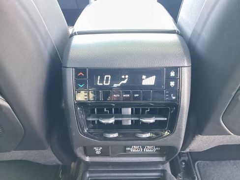 Used 2023 Jeep Grand Cherokee L Overland AWD/4WD image 17