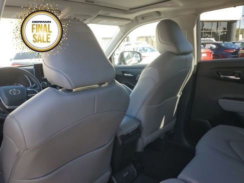 Certified 2024 Toyota Highlander XLE image 19