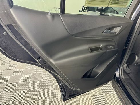 Used 2021 Chevrolet Equinox LT image 23