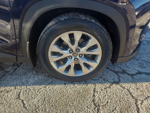 Used 2024 Toyota Grand Highlander Limited image 13