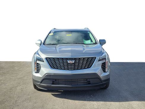 Used 2023 Cadillac XT4 Luxury w/ Cold Weather Package image 3