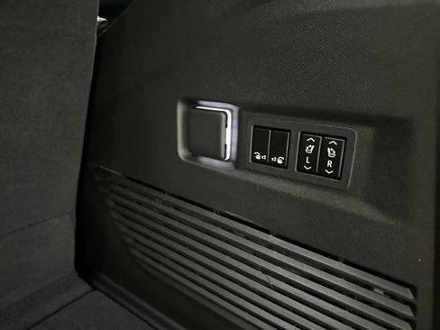 Used 2023 Chevrolet Tahoe High Country w/ Advanced Technology Package image 11