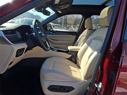 Used 2023 Jeep Grand Cherokee L Limited image 13