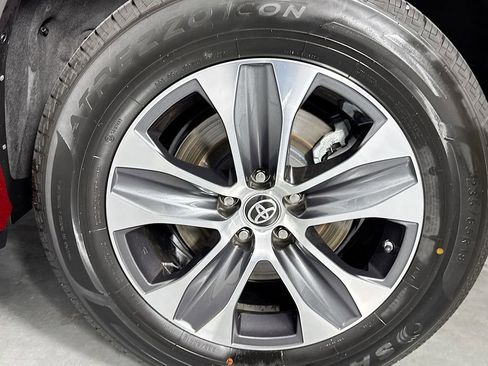 Used 2023 Toyota Highlander XLE image 34