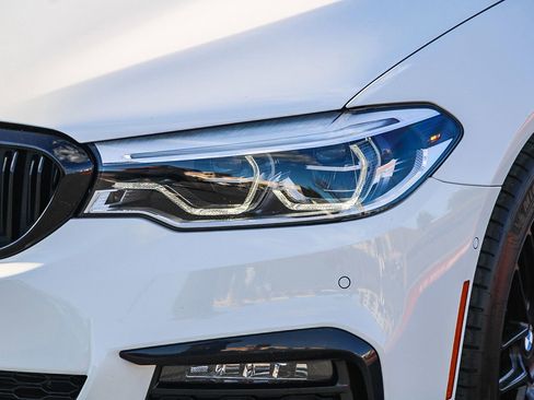 Used 2020 BMW 530e xDrive w/ M Sport Package image 8