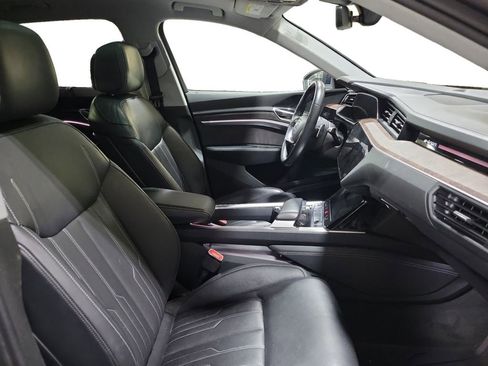Used 2019 Audi e-tron Prestige w/ Prestige Package image 29