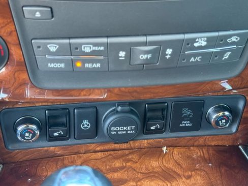 Used 2015 INFINITI QX80 2WD w/ Deluxe Technology Package image 28