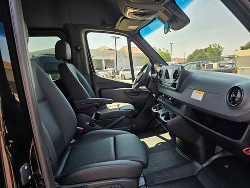 Used 2024 Mercedes-Benz Sprinter 3500 image 10