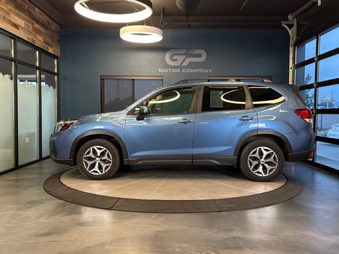 Used 2020 Subaru Forester Premium AWD/4WD image 6
