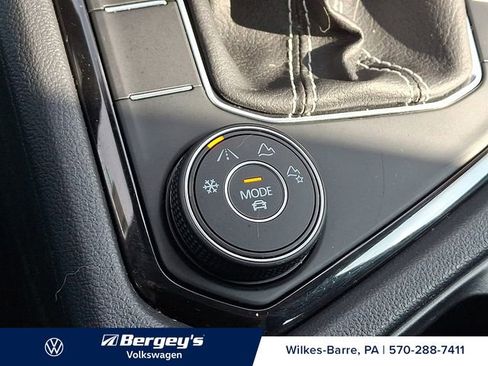 Certified 2023 Volkswagen Taos SE w/ Panoramic Sunroof Package image 27