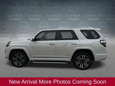 Used 2018 Toyota 4Runner Limited image 3