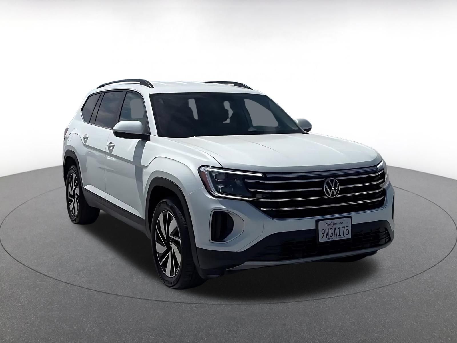 Used 2026 Volkswagen Atlas SE FWD image 3