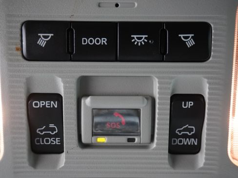 Used 2021 Toyota RAV4 XLE Premium FWD image 24