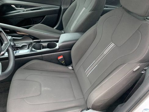 Used 2024 Hyundai Elantra Blue image 17