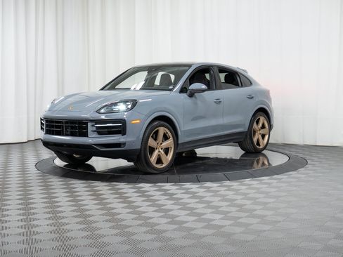 Certified 2024 Porsche Cayenne Coupe AWD/4WD image 31