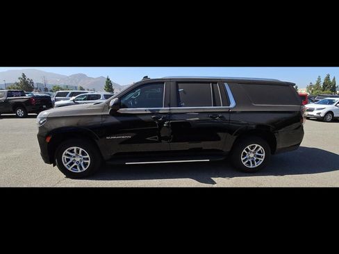 Used 2024 Chevrolet Suburban LT RWD image 11
