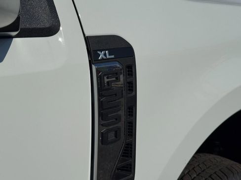 New 2026 Ford F250 XL w/ XL Chrome Package image 9