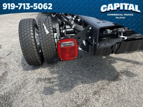 New 2025 Ford F450 XLT w/ XLT Value Package image 15