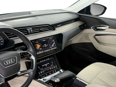 Used 2022 Audi e-tron Premium Plus image 18