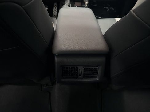 Used 2025 Toyota Camry SE image 21