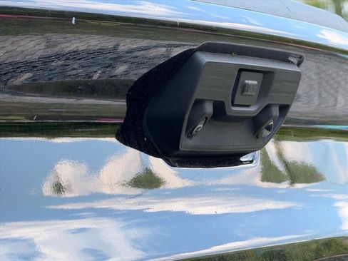 Used 2022 Chevrolet Silverado 1500 LT AWD/4WD image 13