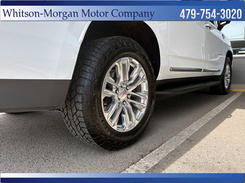 Used 2023 GMC Yukon XL SLT AWD/4WD image 9