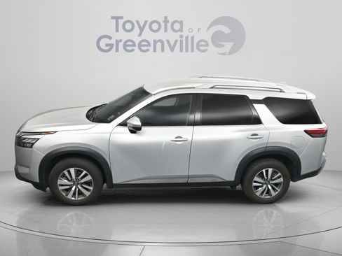 Used 2025 Nissan Pathfinder SL FWD image 4
