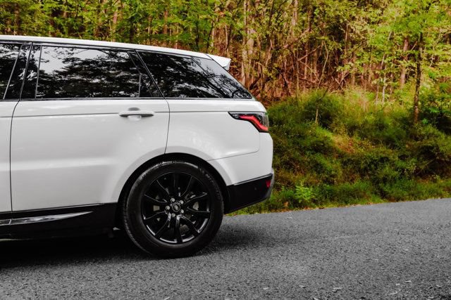 Used 2018 Land Rover Range Rover Sport HSE AWD/4WD image 3