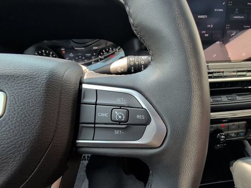 Used 2023 Jeep Compass Latitude w/ Sun and Sound Group AWD/4WD image 19