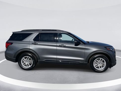 New 2026 Ford Explorer Active RWD image 3