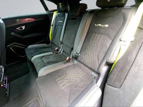 Used 2024 Lamborghini Urus Performante AWD/4WD image 31