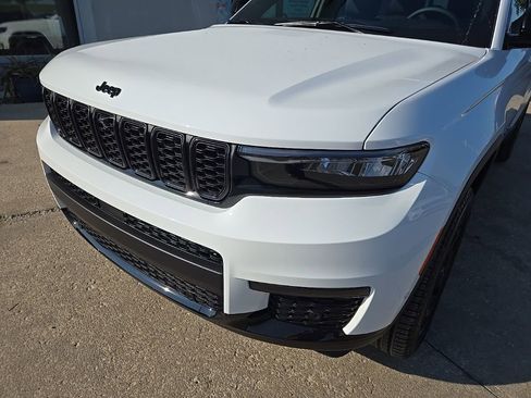 New 2025 Jeep Grand Cherokee L Limited w/ Luxury Tech Group II image 17