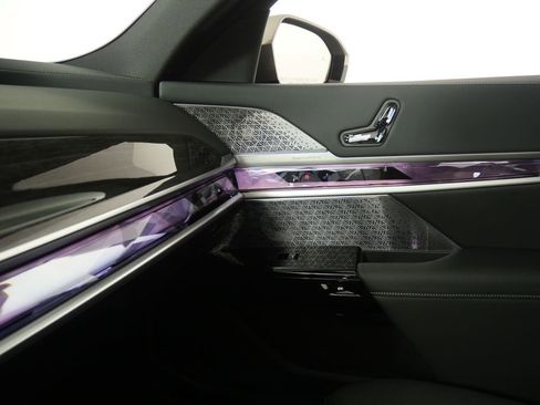 New 2026 BMW 750e xDrive w/ Executive Package image 26