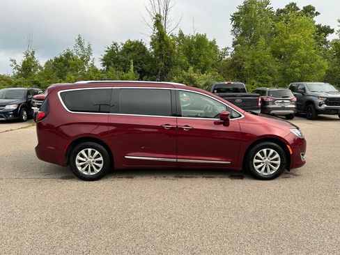 Used 2019 Chrysler Pacifica Touring-L FWD image 7
