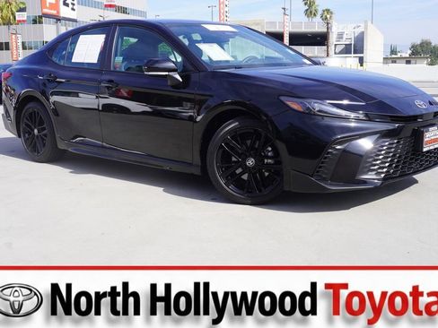 Certified 2025 Toyota Camry SE image 1