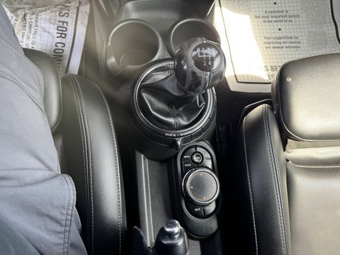 Used 2017 MINI Cooper 4-Door Hardtop image 23
